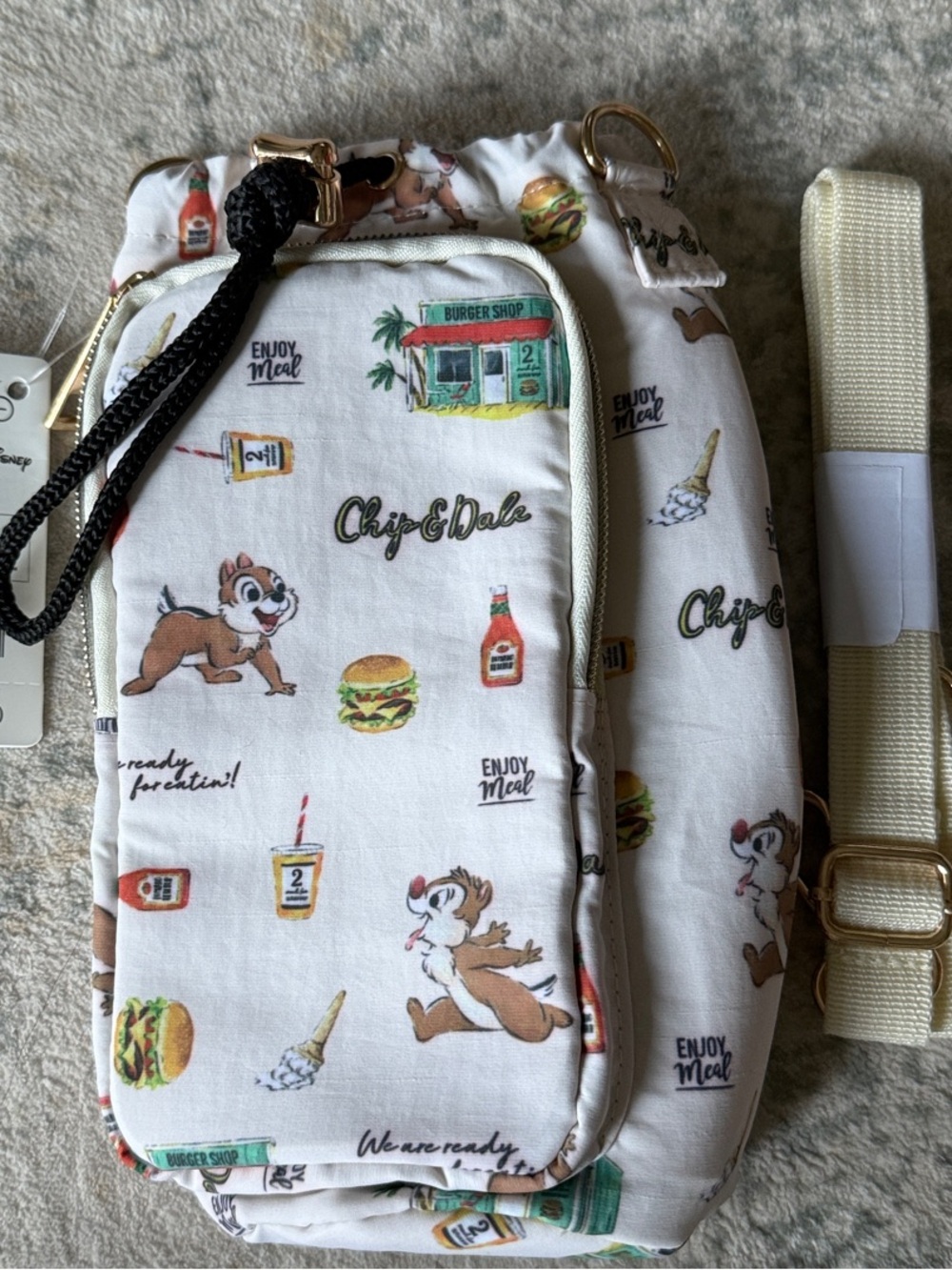 Disney Japan Exclusive Chip and Dale Holiday 2026 Water Bottle Bag with Strap - Picture 7 of 7